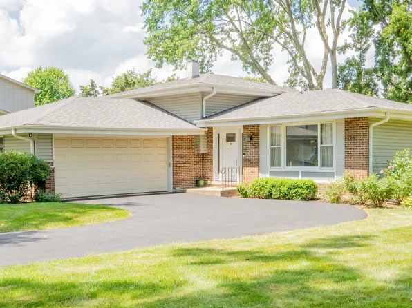 24W660 Woodcrest Dr, Naperville, IL 60540