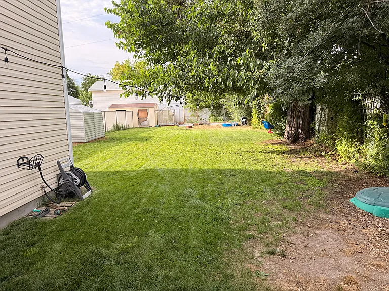 184 W Pacific Dr — Photo 3