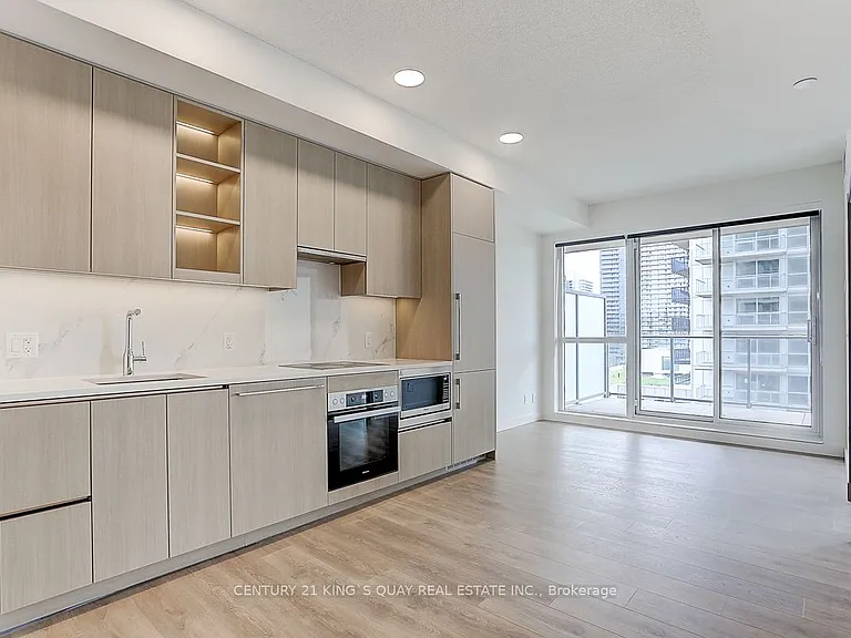 25 McMahon Dr #601 — Photo 12