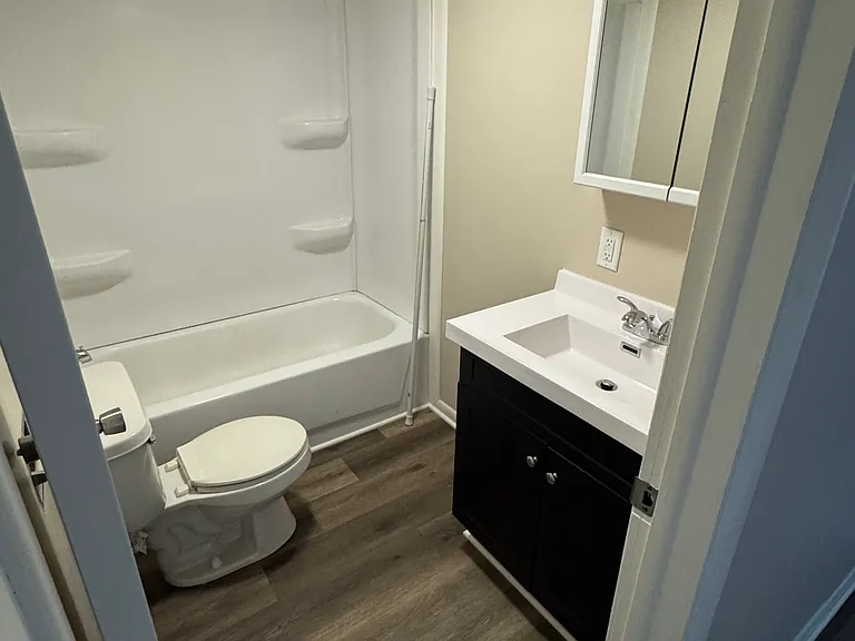 201 Begonia St NE #9 — Photo 4