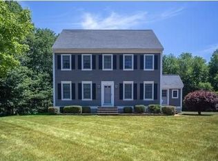 5 Buttonwood Rd, Amesbury, MA 01913