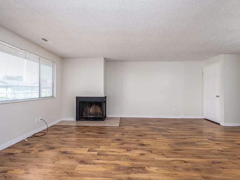 Marina Apartments — Photo 3