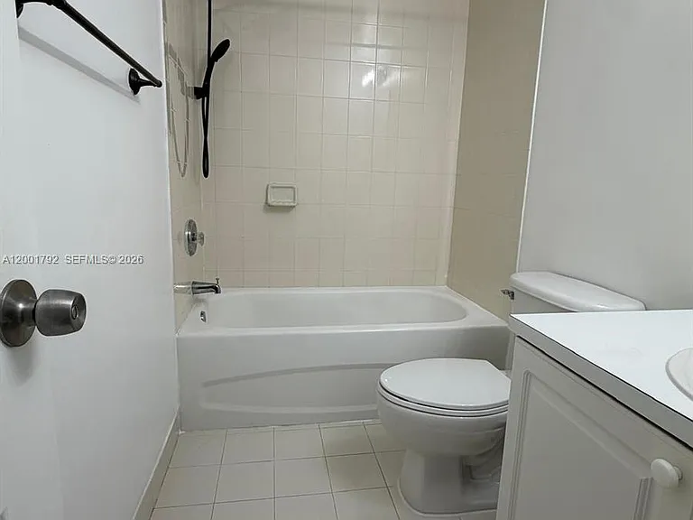 1300 NE 109th St #404 — Photo 8