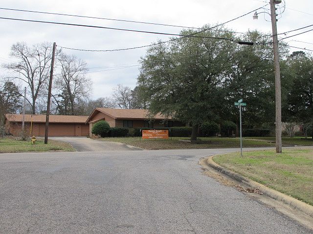 1st image of 2815 Mary Mack Dr