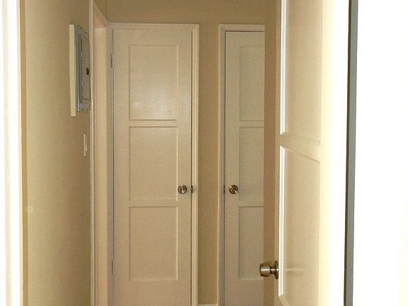 5th image of 925 N Sweetzer Ave APT 6