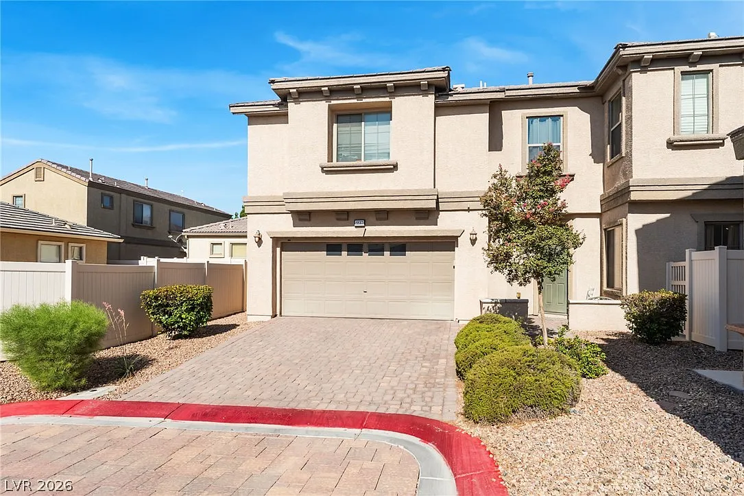 3 bed, 2.5 bath, 1805 sqft, $1,900 — Photo 3