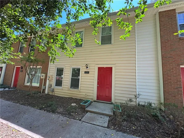 220 Chads Ford Way, Roswell, GA 30076