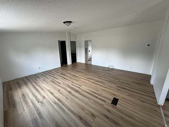 3rd image of 8809 S Meadow Ln