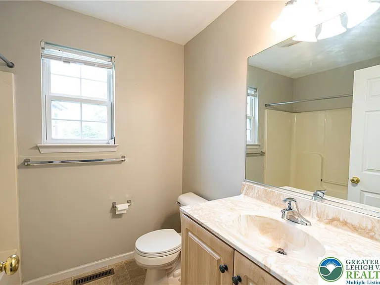 127 Highlands Cir — Photo 16