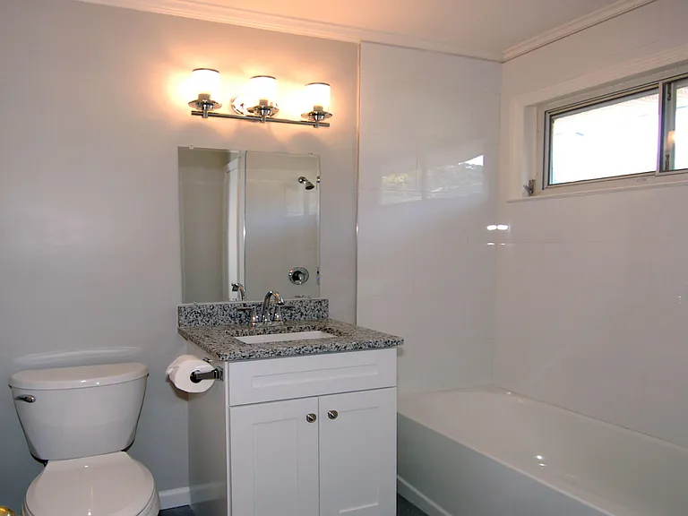 727 Graham St — Photo 13
