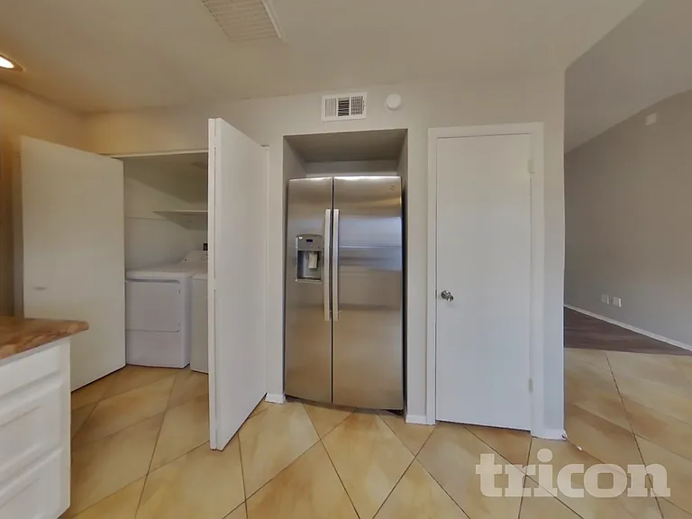 630 E Jensen St #122 — Photo 8