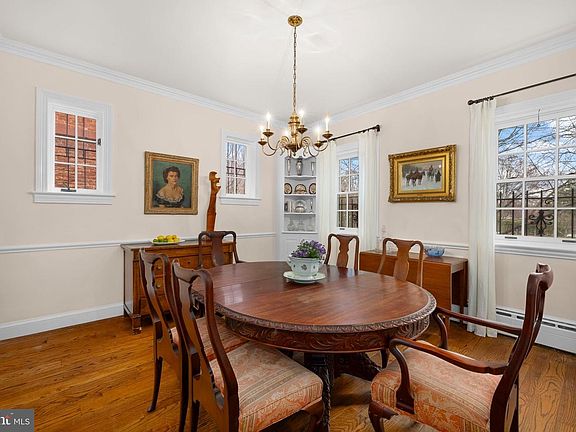 3rd image of 1554 34th St NW