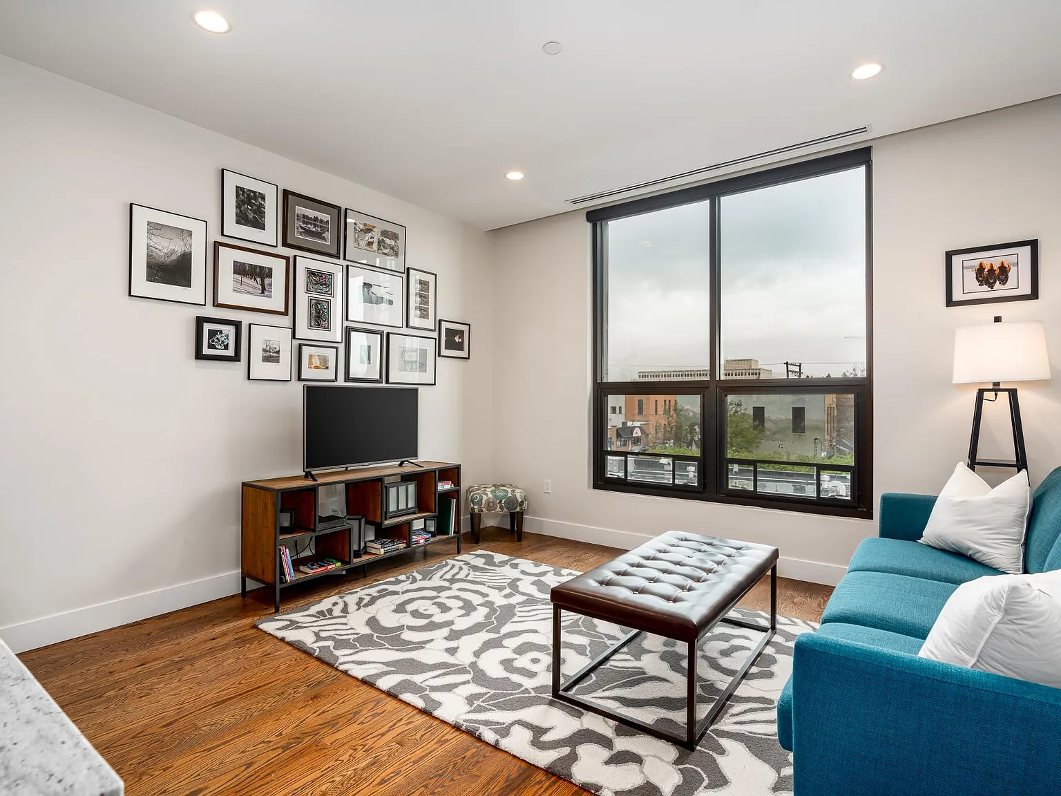 1 bed, 1.5 bath, 1007 sqft, $3,100 — Photo 2
