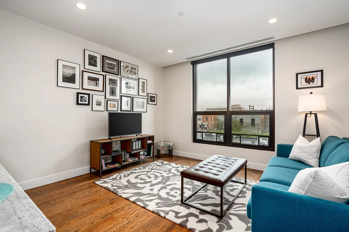 Building Photo - 5 W Mendenhall St #312
