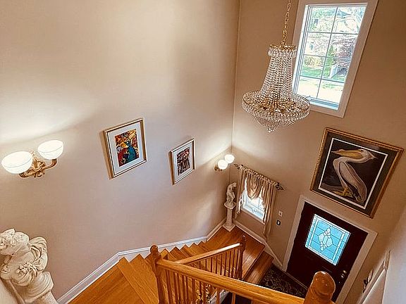 3rd image of 616 Ingraham Ln