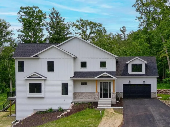 N2692 Forest DRIVE, Lake Geneva, WI 53147