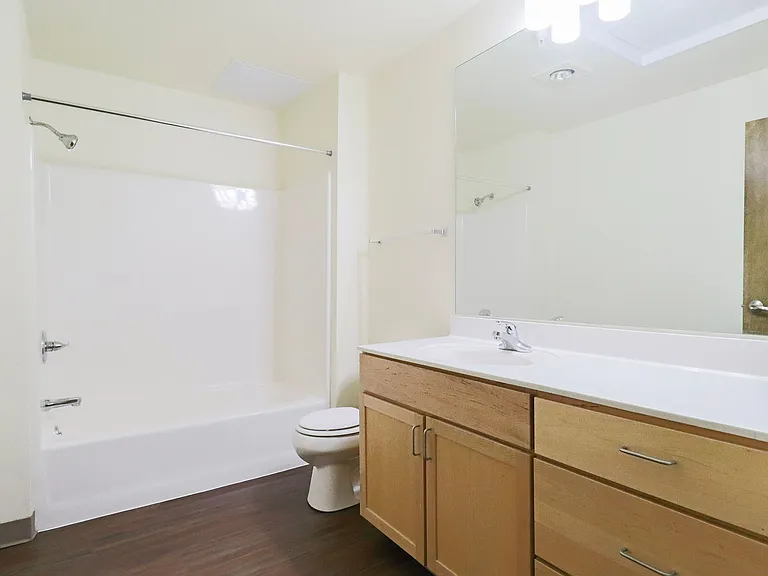 East High Apartments — Photo 119