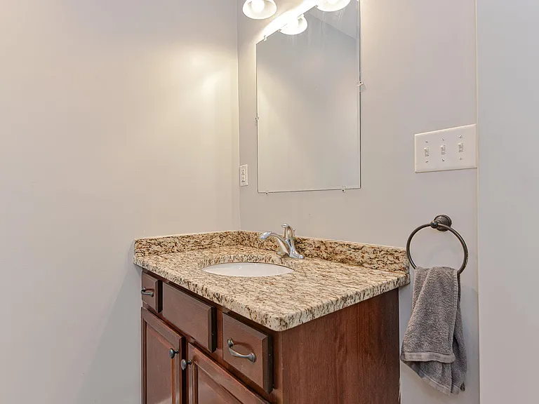 347 E 8th St #3 — Photo 18
