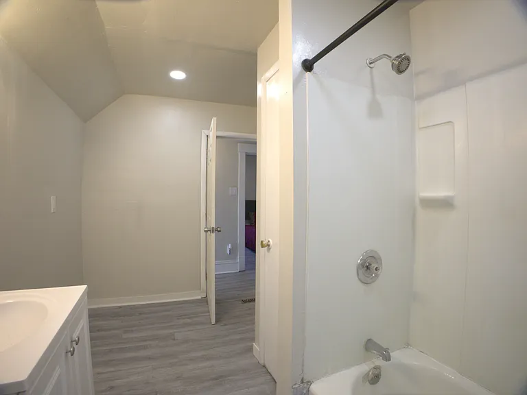 944 Walnut St — Photo 4