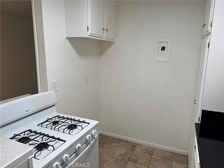 1164 Irving Ave #A — Photo 9