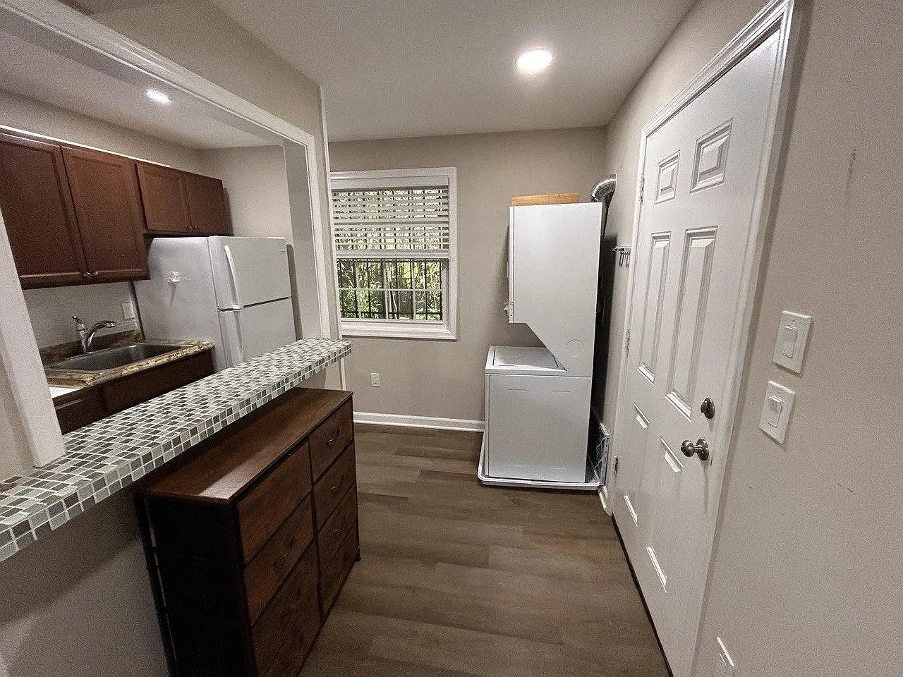 4 bed, 3.0 bath, 2405 sqft, $1,763 — Photo 3