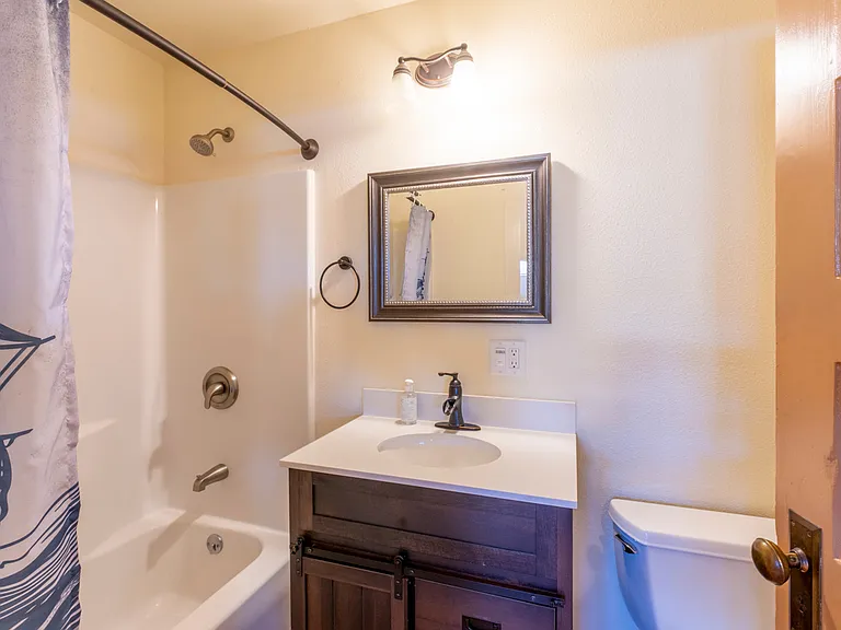 138 N Lincoln St — Photo 11