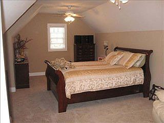 1st image of 410 Mayburgh Ct
