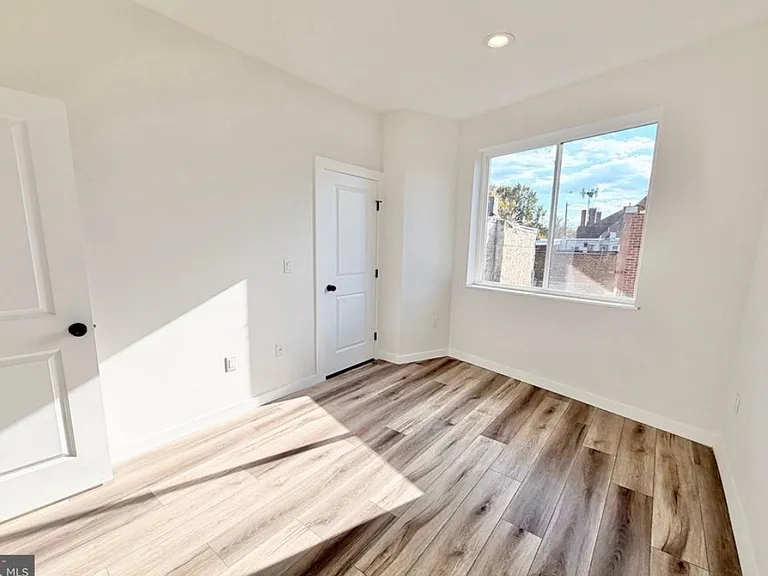 3221 Latona St — Photo 6
