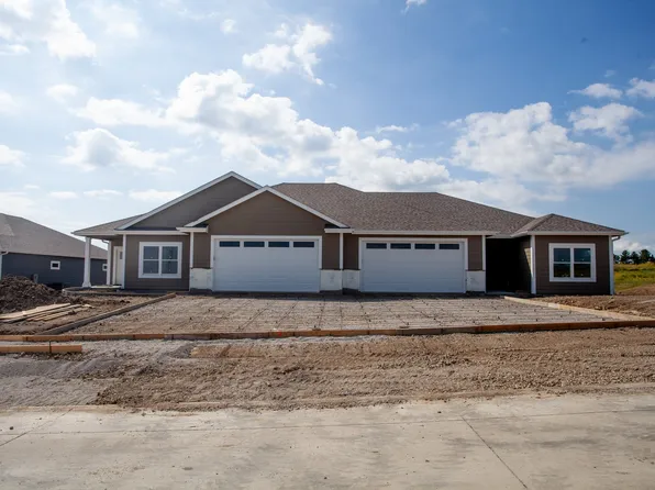 2345 N 10th Ave E, Newton, IA 50208