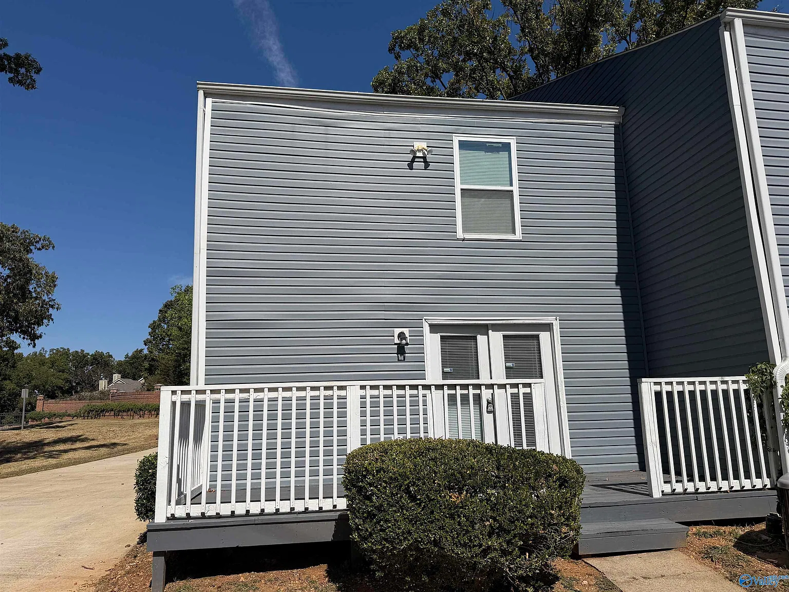 2 bed, 2.5 bath, 1460 sqft, $1,050 — Photo 2