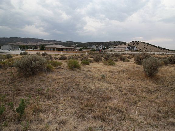 3rd image of 1425 N Paiute Ave