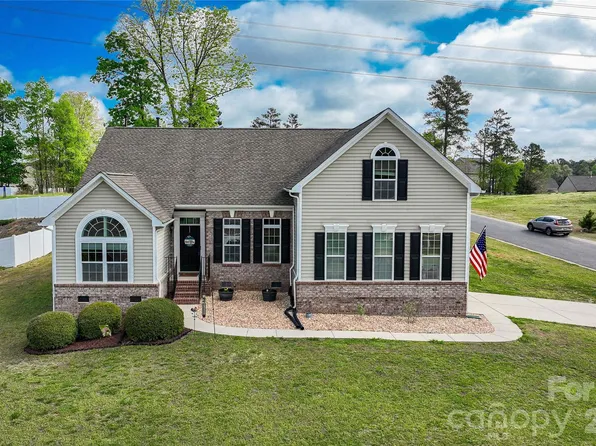 4851 Summerside Dr, Lake Wylie, SC 29710