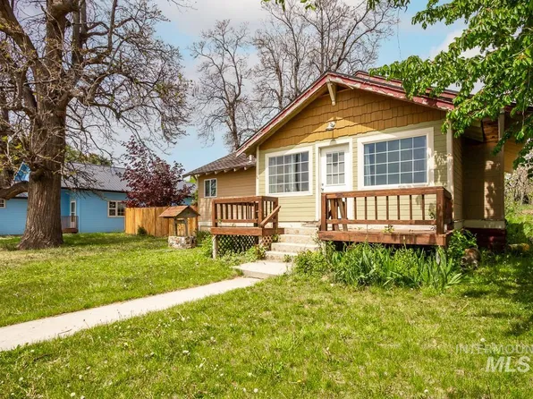 412 4th St, Melba, ID 83641