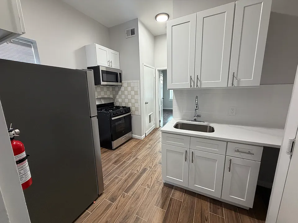 204 Market St #9B