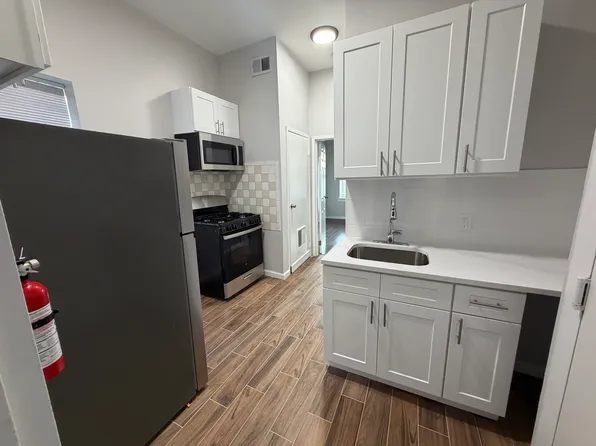204 Market St #9B, Passaic, NJ 07055