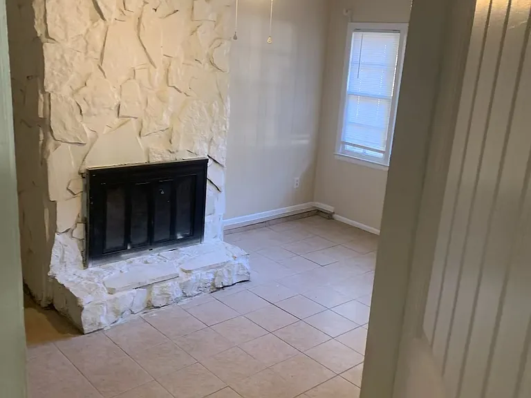 965 Martha Dr — Photo 2