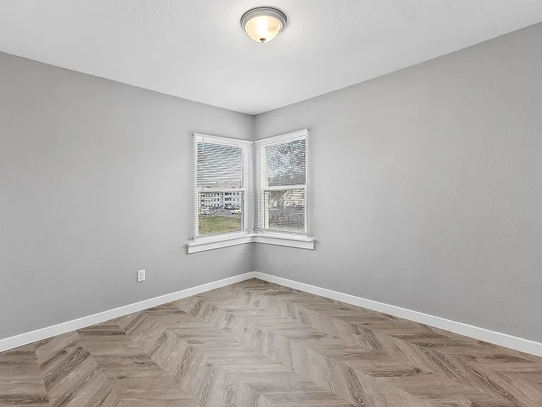 506 Southway Dr — Photo 24
