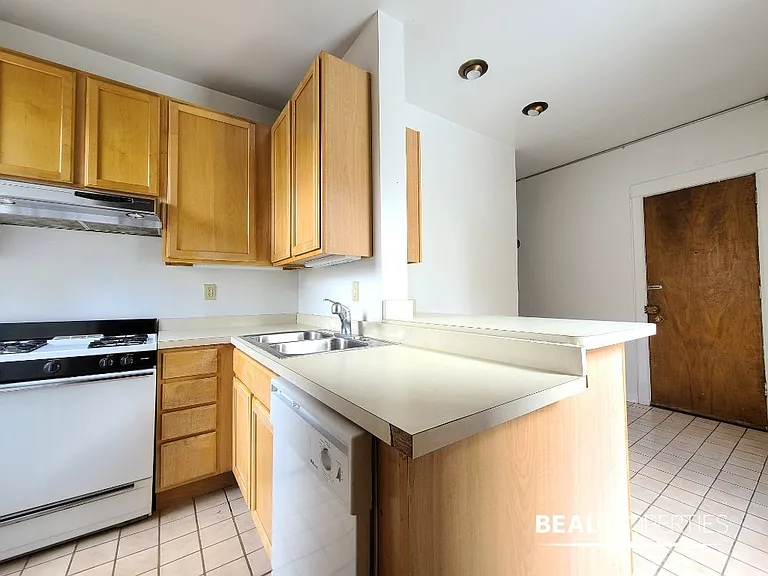 1218 N Dearborn St #B3 — Photo 13