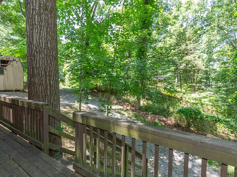 160B Greenwood Rd — Photo 17