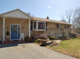 14 Overlook Dr, Oak Ridge, NJ 07438