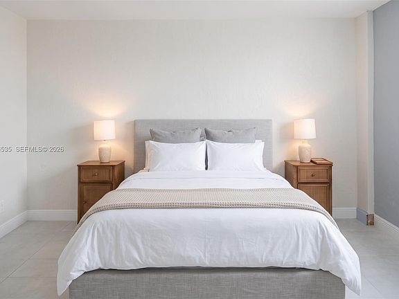 4th image of 19390 Collins Ave APT 706