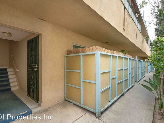 5th image of 928 4th St APT 06