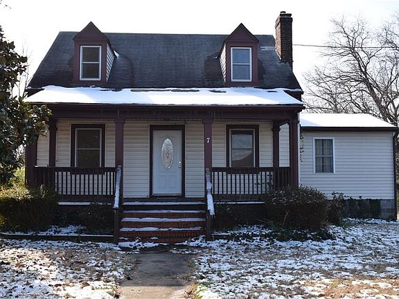 2nd image of 7 Saint Claire Ln
