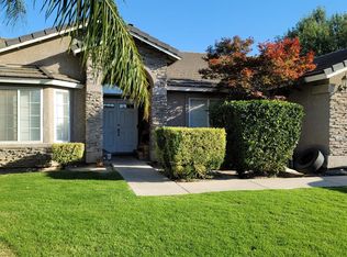 688 16th Ct, Kerman, CA 93630