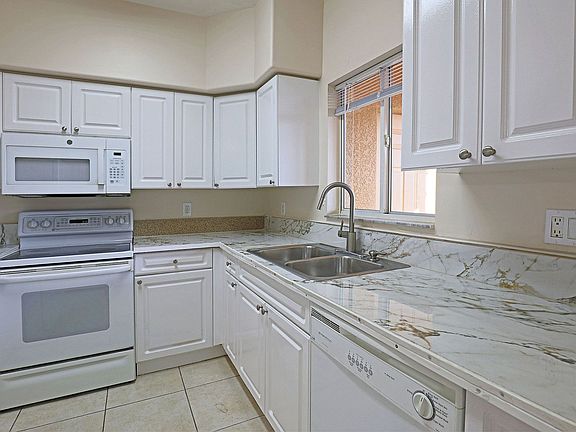 5th image of 4175 Castilla Cir APT 206