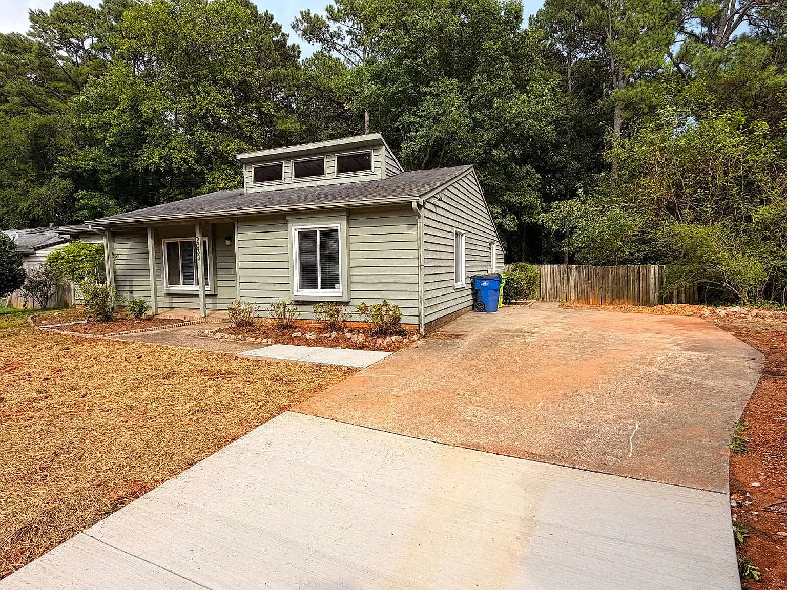 3 bed, 2.0 bath, 1250 sqft, $1,895 — Photo 2
