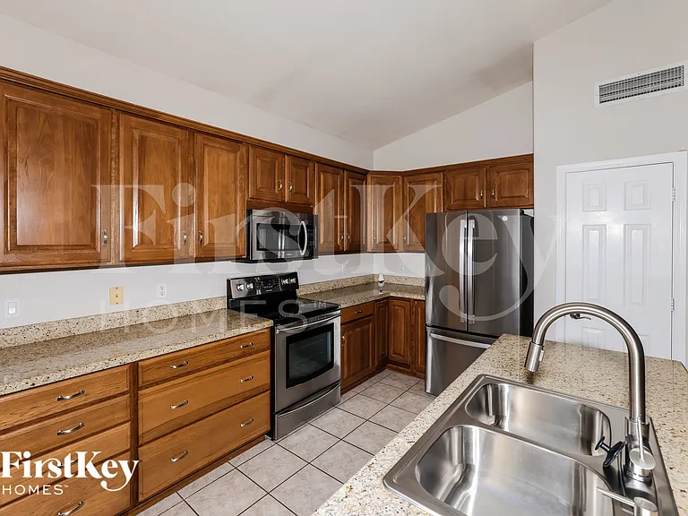 1102 W Monte Cristo Ave — Photo 7
