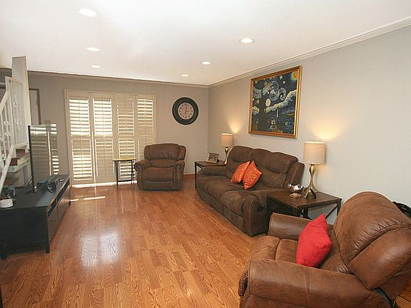 3rd image of 227 E Burbank Blvd APT F