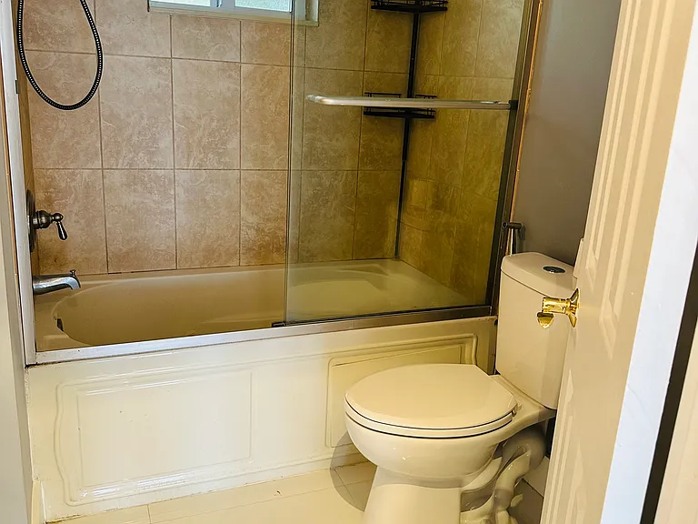 1170 NE 191st St #26-A — Photo 5