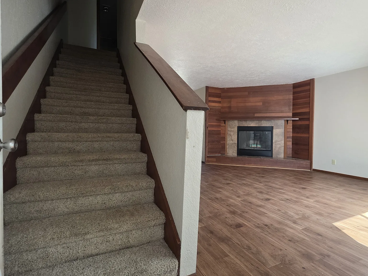 2 bed, 1.5 bath, 1098 sqft, $1,695 — Photo 2
